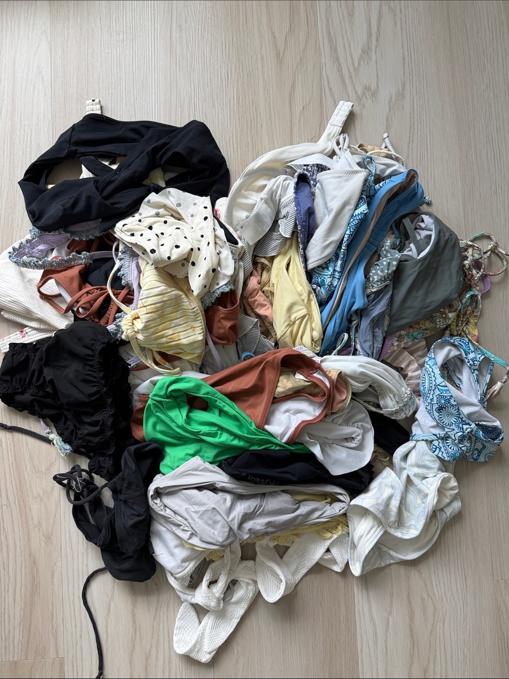 HUGE Mixed Women's Swimwear Lot - Multi Color Bikinis & Tops Mostly mediums